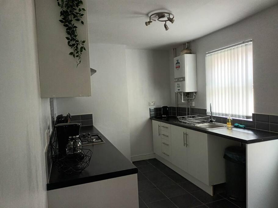 Antonio Str Liverpool 6 Beds Екстер'єр фото